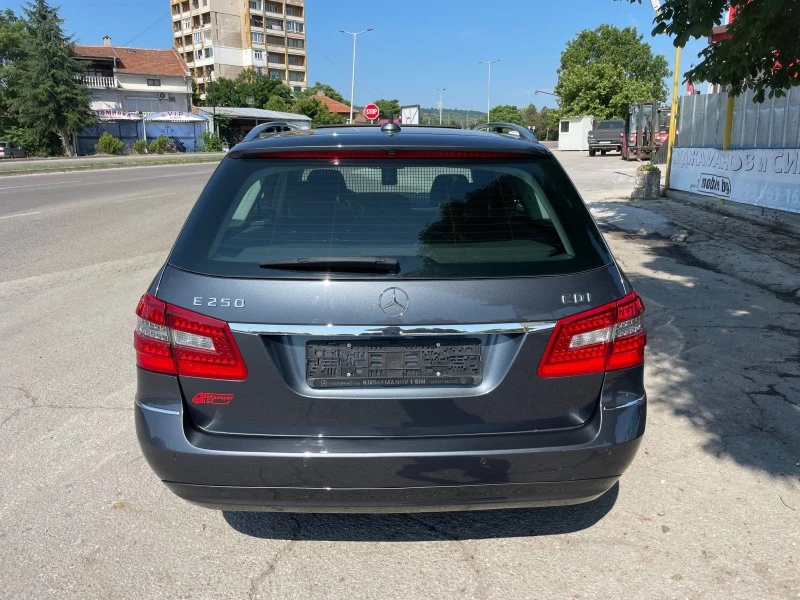 Mercedes-Benz E 250 ELEGANCE, снимка 4 - Автомобили и джипове - 41312055