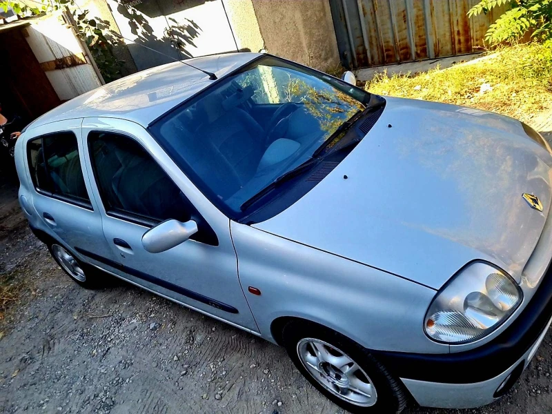 Renault Clio, снимка 2 - Автомобили и джипове - 49548540