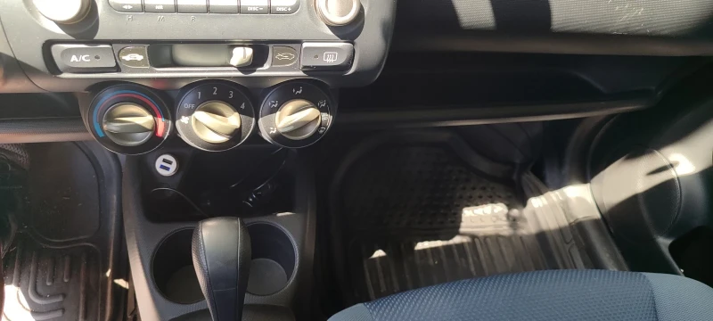 Honda Jazz, снимка 13 - Автомобили и джипове - 52527728