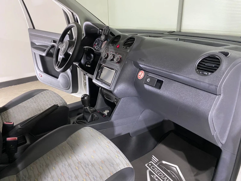 VW Caddy, снимка 8 - Автомобили и джипове - 51374359