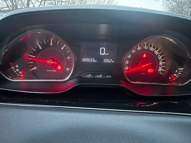 Peugeot 208, снимка 7 - Автомобили и джипове - 52893808