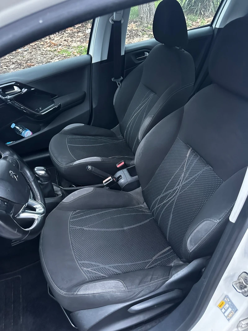 Peugeot 208, снимка 6 - Автомобили и джипове - 52893808