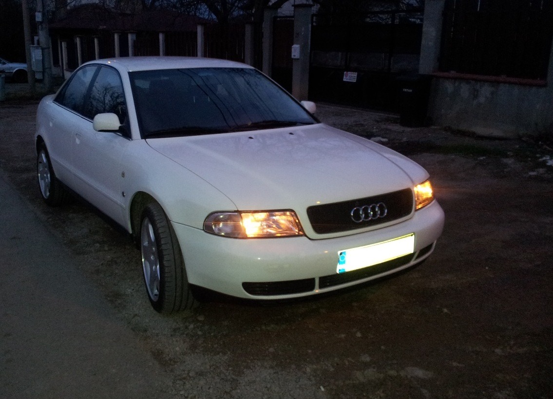 Audi A4 2.6 автоматик - изображение 2