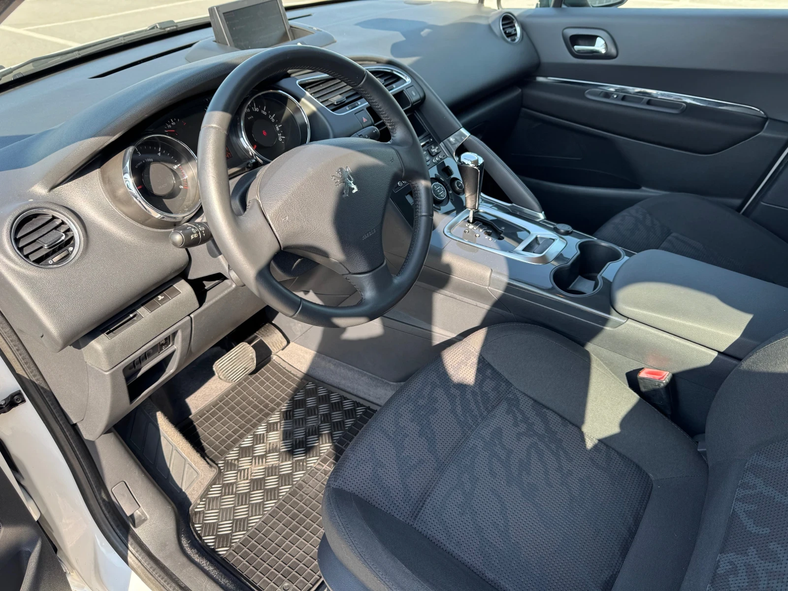 Peugeot 3008 2.0 HDI 163 k.s. AUTOMATIC - изображение 8