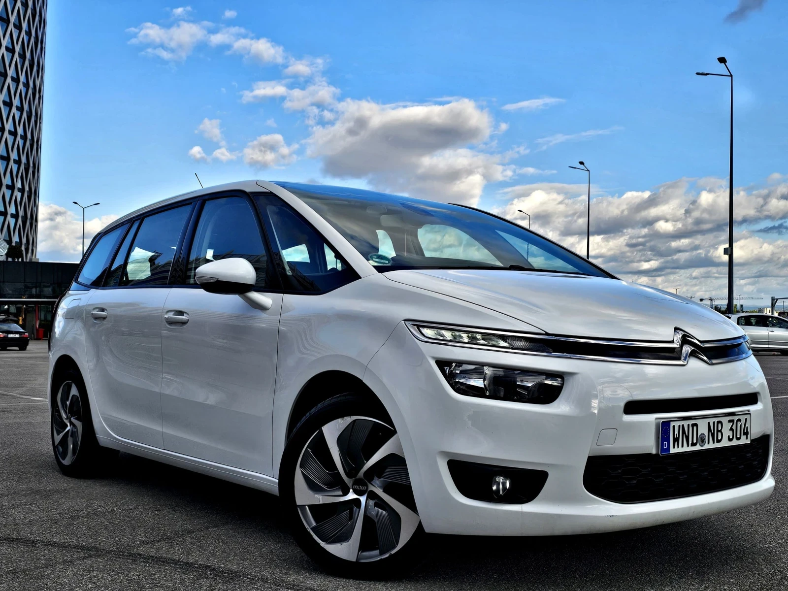 Citroen Grand C4 Picasso 1.6hdi 120к.с. / 6 скорости/Навигация/Подгрев  - изображение 2