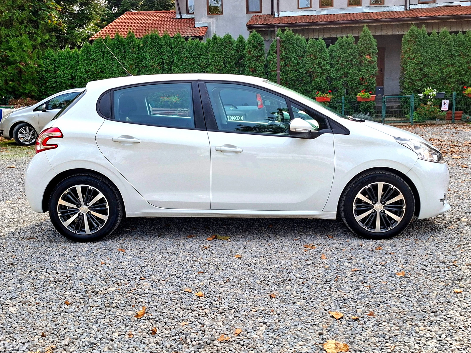 Peugeot 208 1.4i + ГАЗ-фабрична НАВИГАЦИЯ* АВТОПИЛОТ - изображение 4