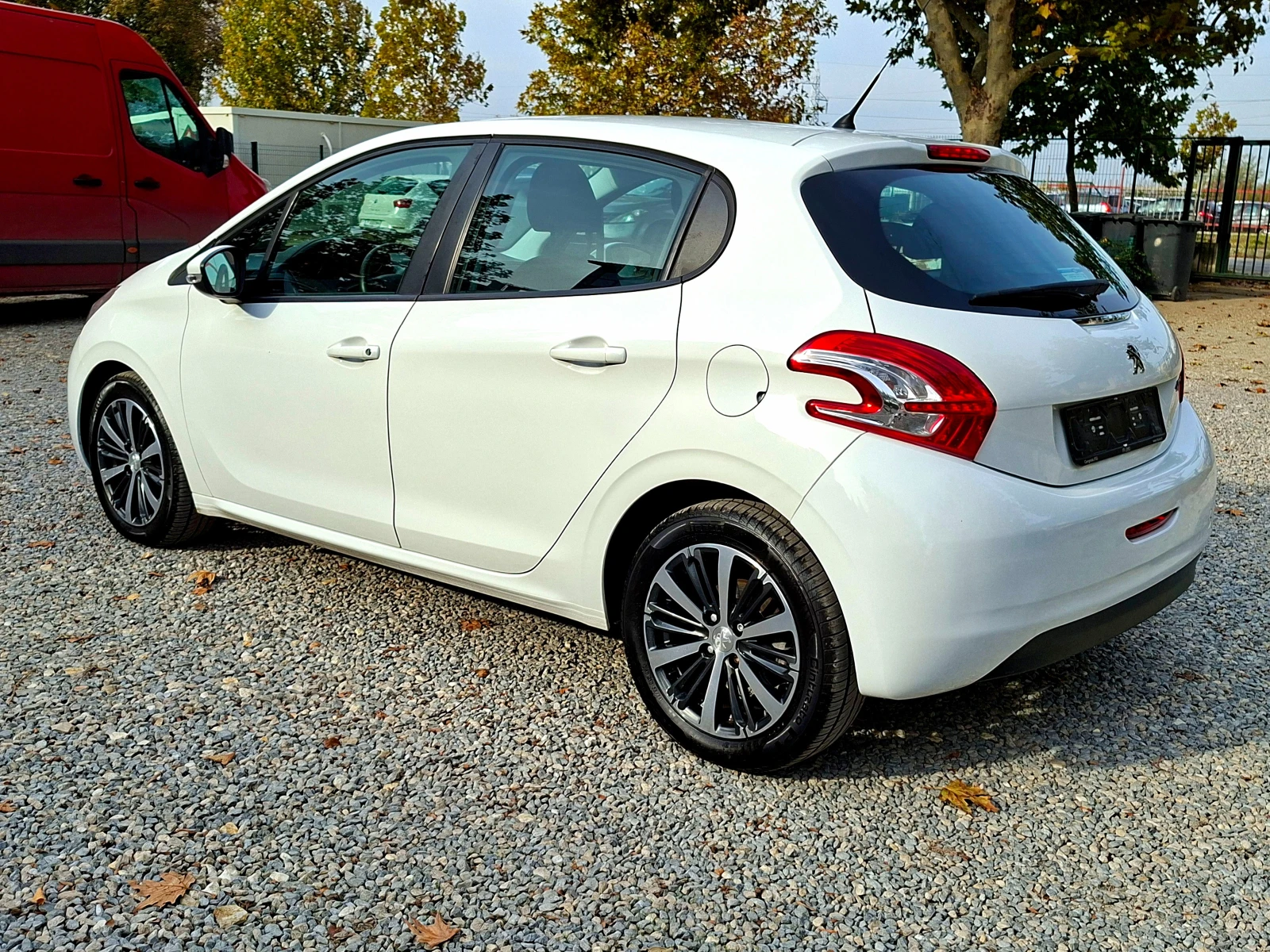 Peugeot 208 1.4i + ГАЗ-фабрична НАВИГАЦИЯ* АВТОПИЛОТ - изображение 7