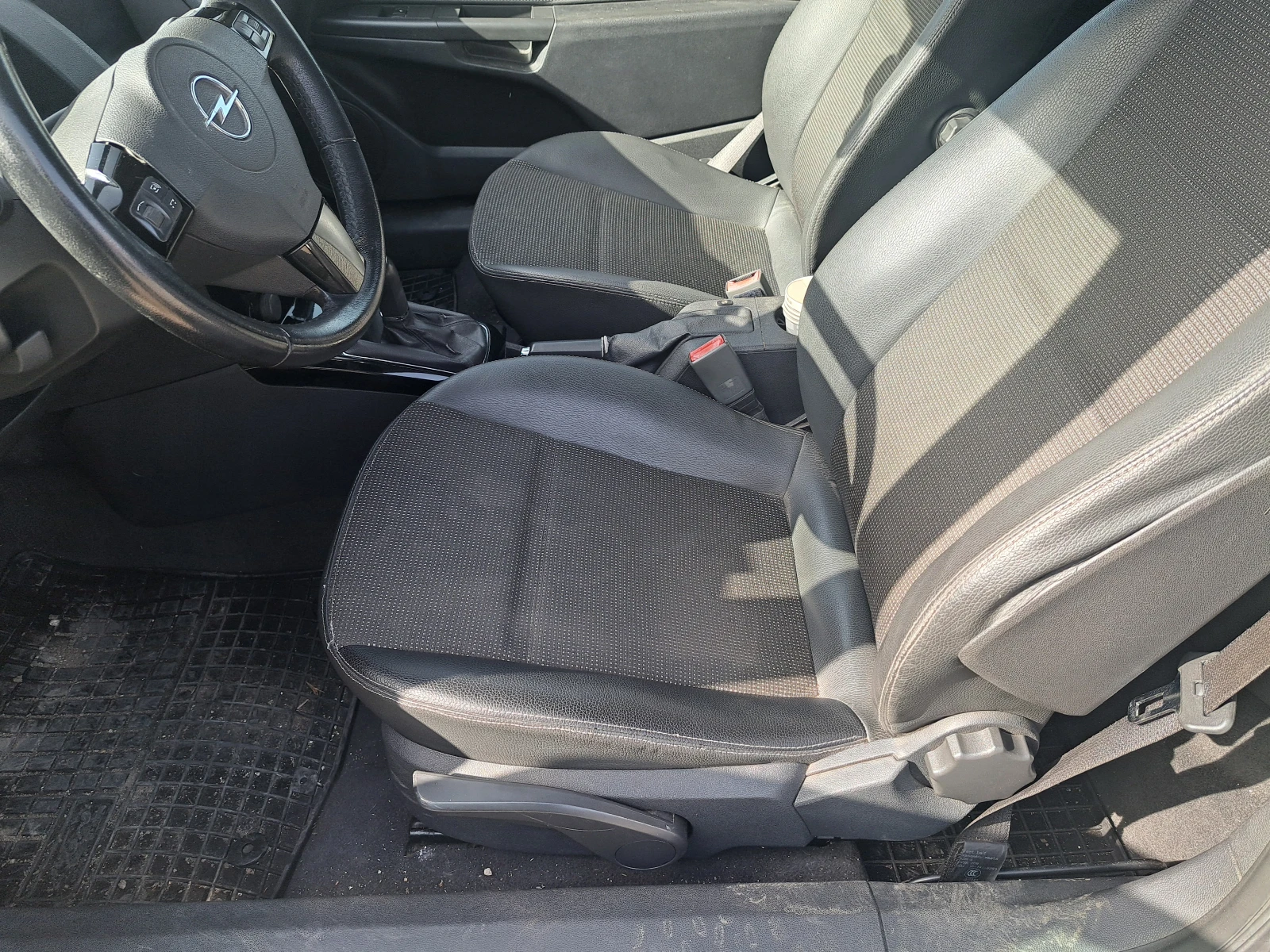 Opel Astra GTC - изображение 7