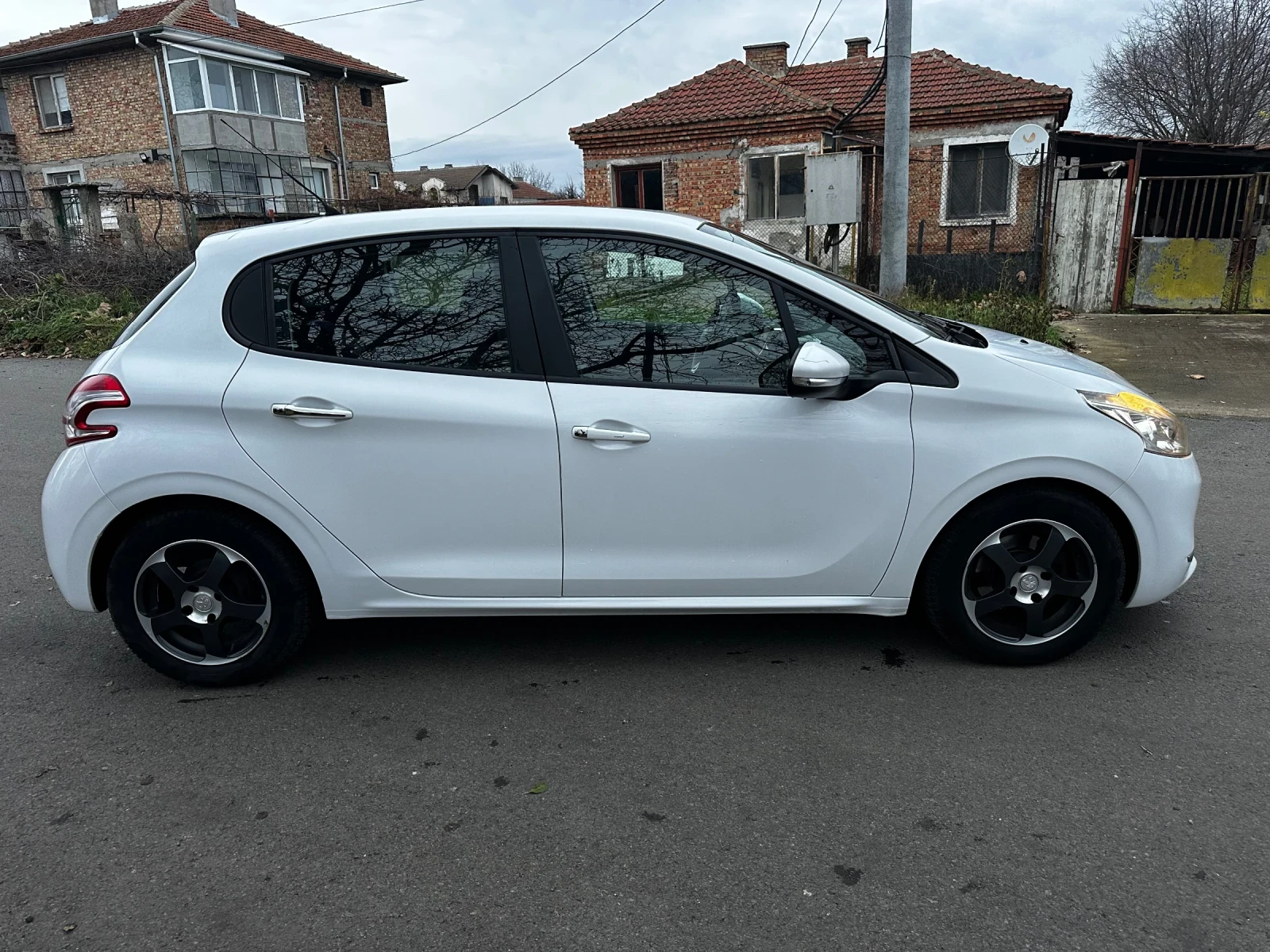 Peugeot 208  - изображение 3