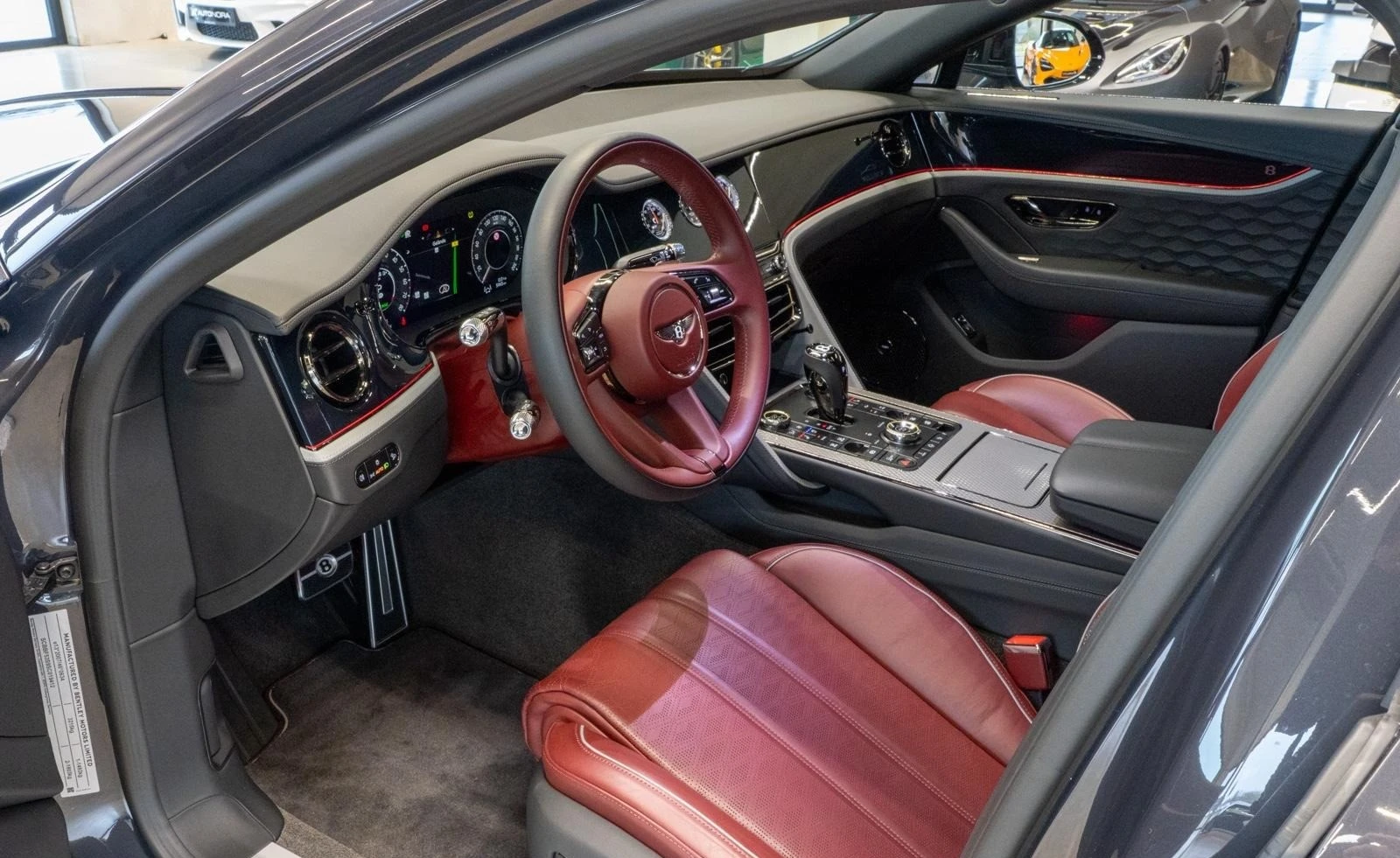 Bentley Flying Spur V8 HYBRID MULLINER BLACKLINE  - изображение 8