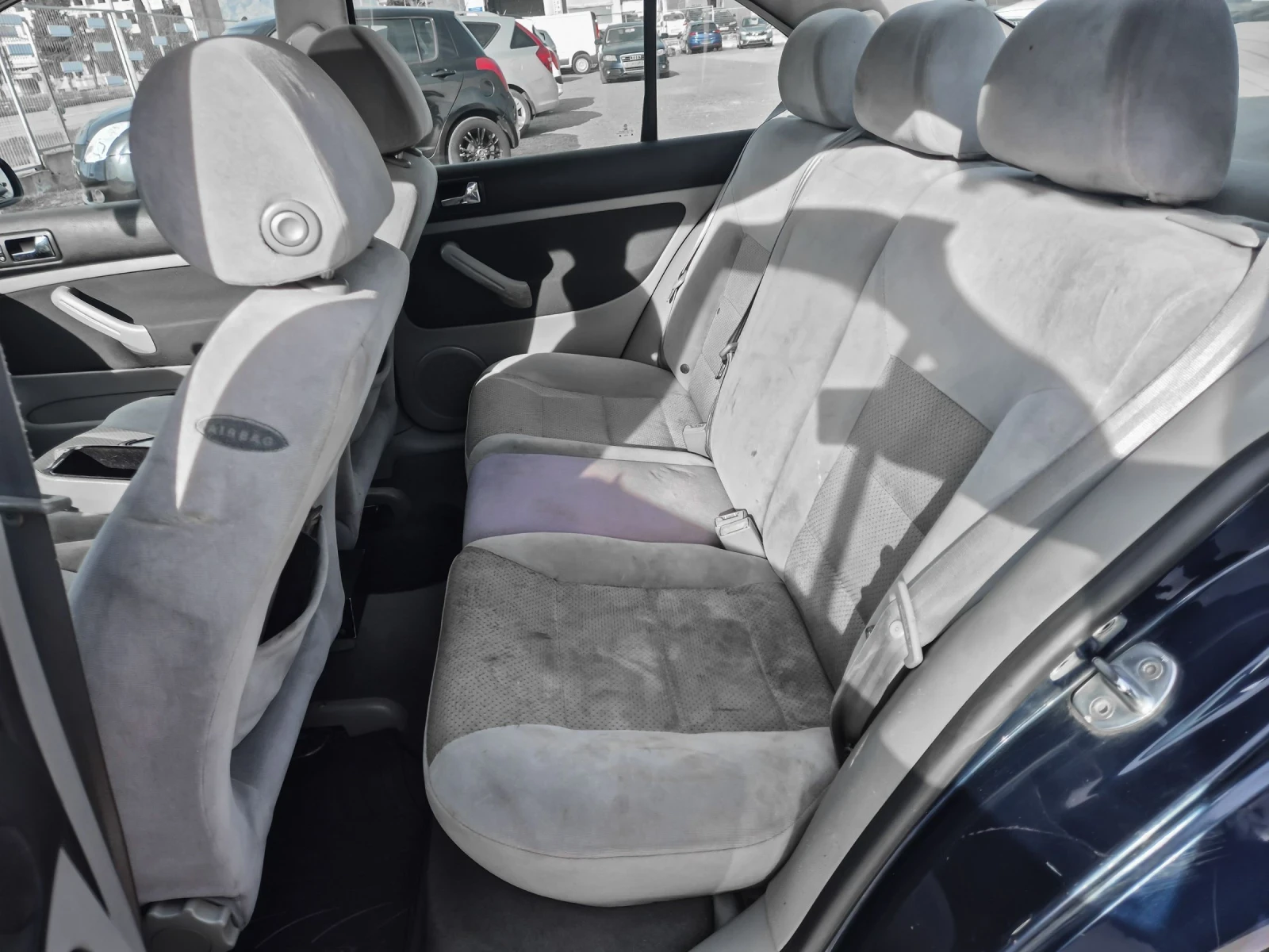 VW Jetta 1.9 TDI , снимка 8 - Автомобили и джипове - 53800360