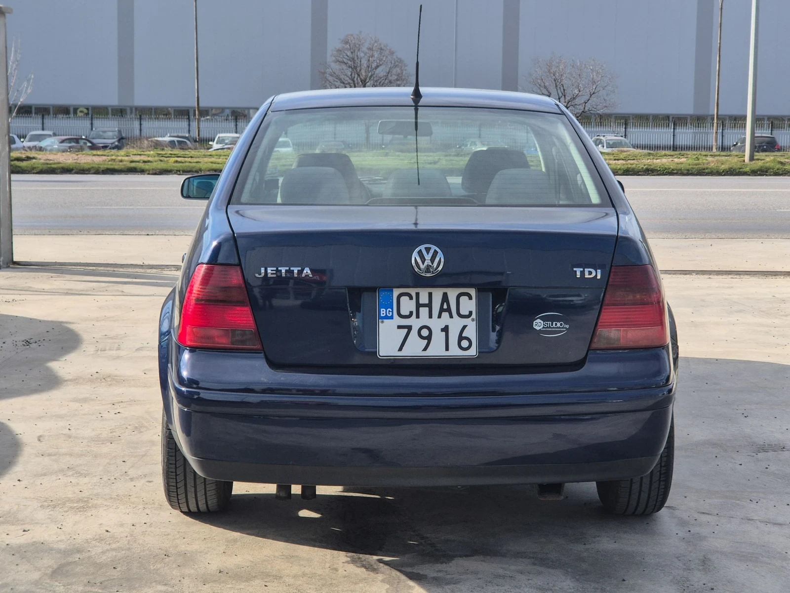 VW Jetta 1.9 TDI , снимка 4 - Автомобили и джипове - 53800360