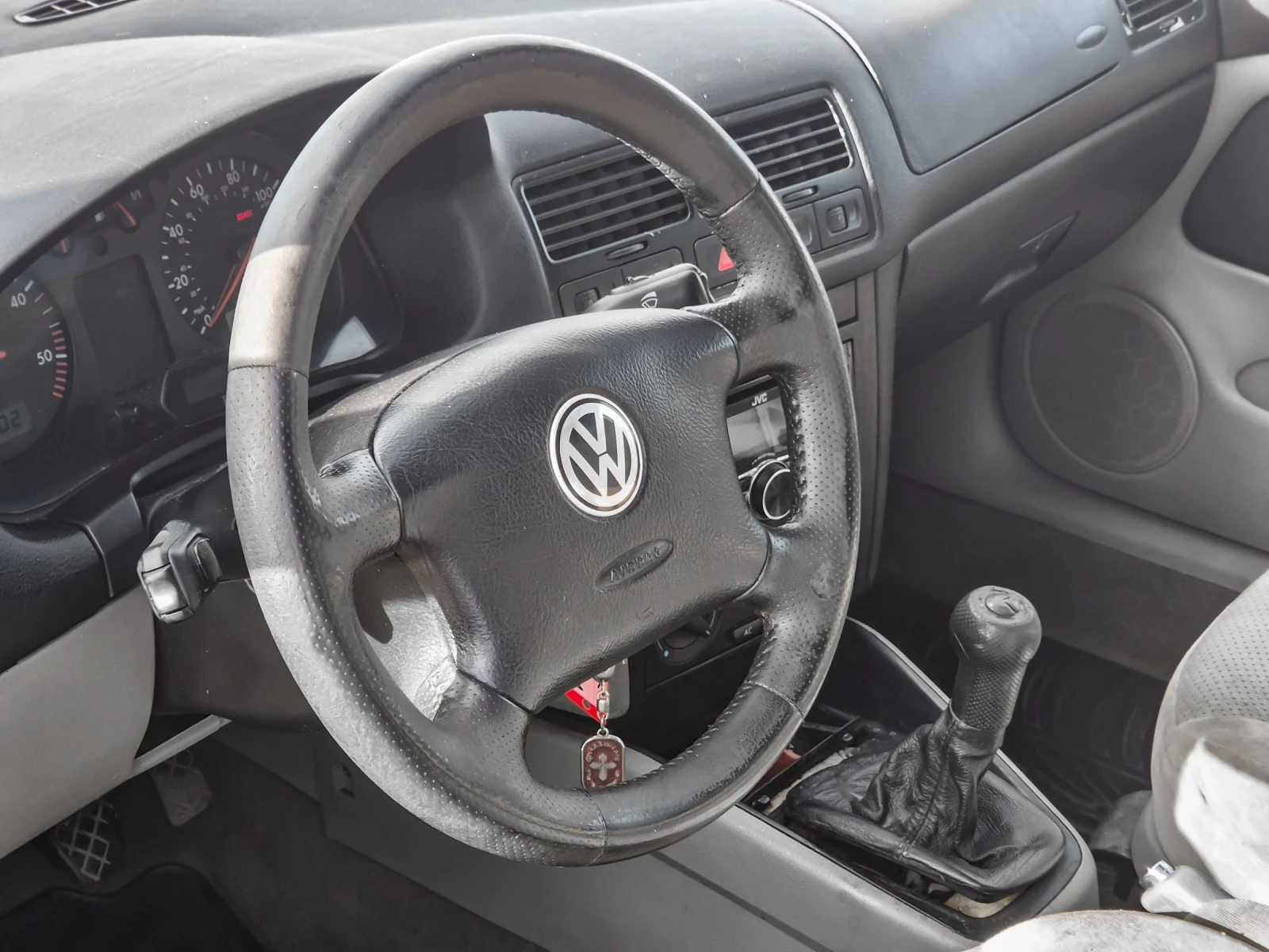 VW Jetta 1.9 TDI , снимка 7 - Автомобили и джипове - 53800360