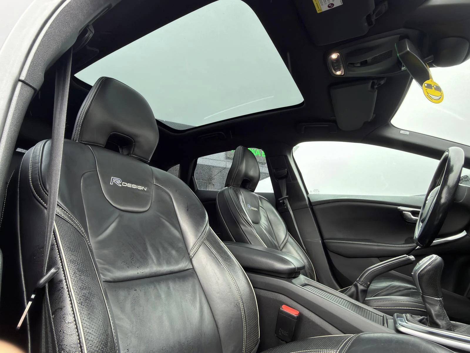 Volvo V40 D2 R-Design/ParkAssist/Pano/Camera/Bixenon, снимка 9 - Автомобили и джипове - 54115324