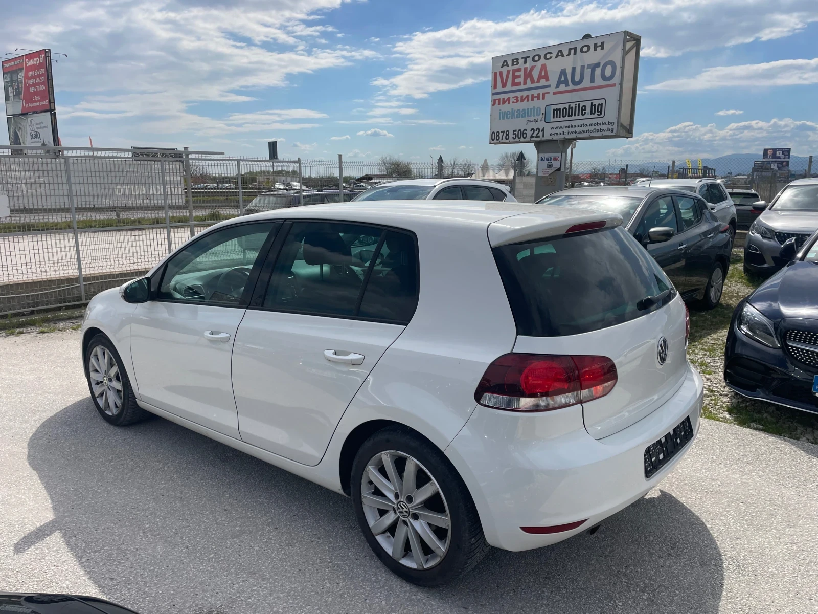 VW Golf 1.6 TDi, снимка 6 - Автомобили и джипове - 54201748