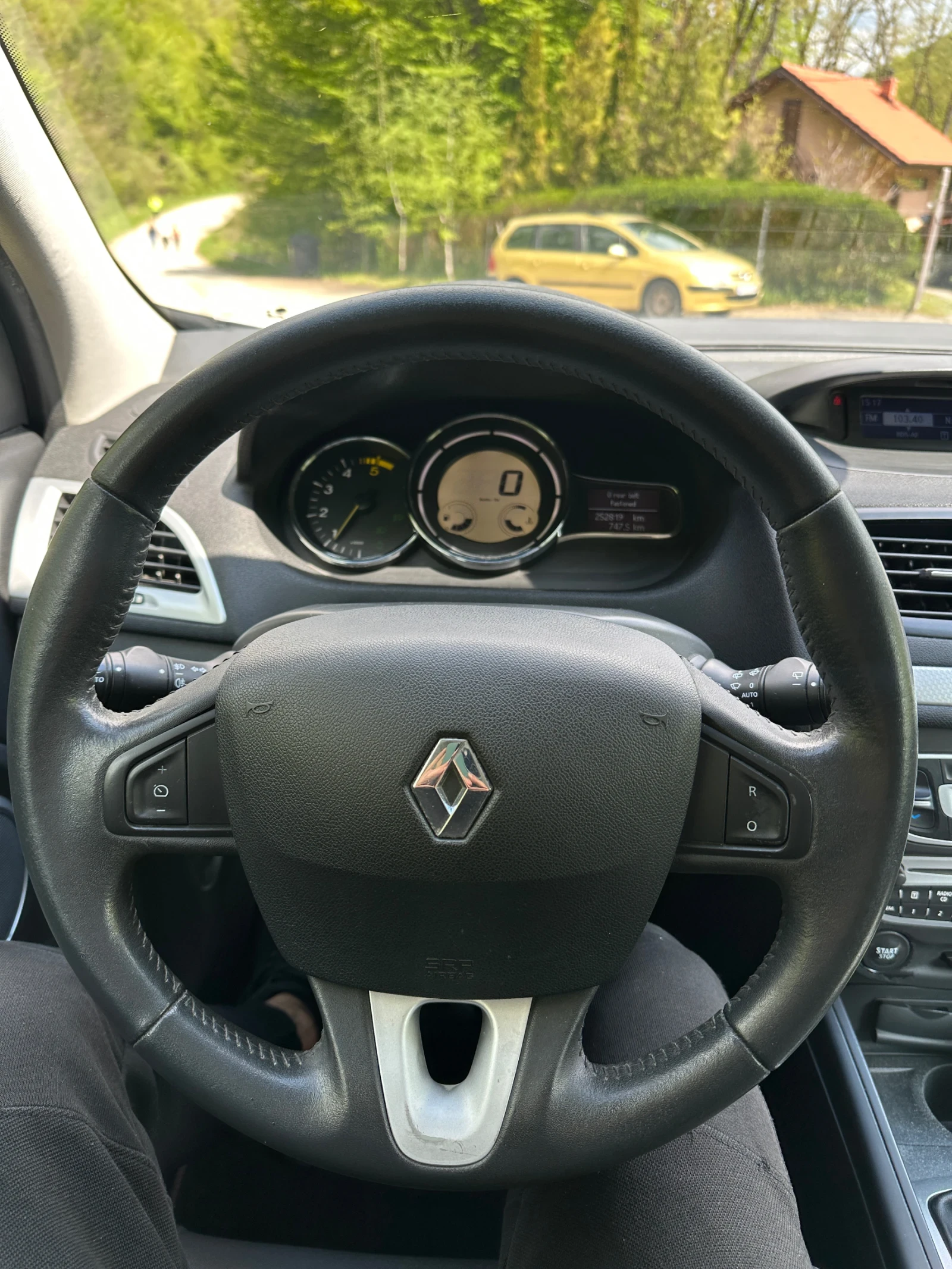 Renault Megane 1.9DCI, снимка 12 - Автомобили и джипове - 54400063