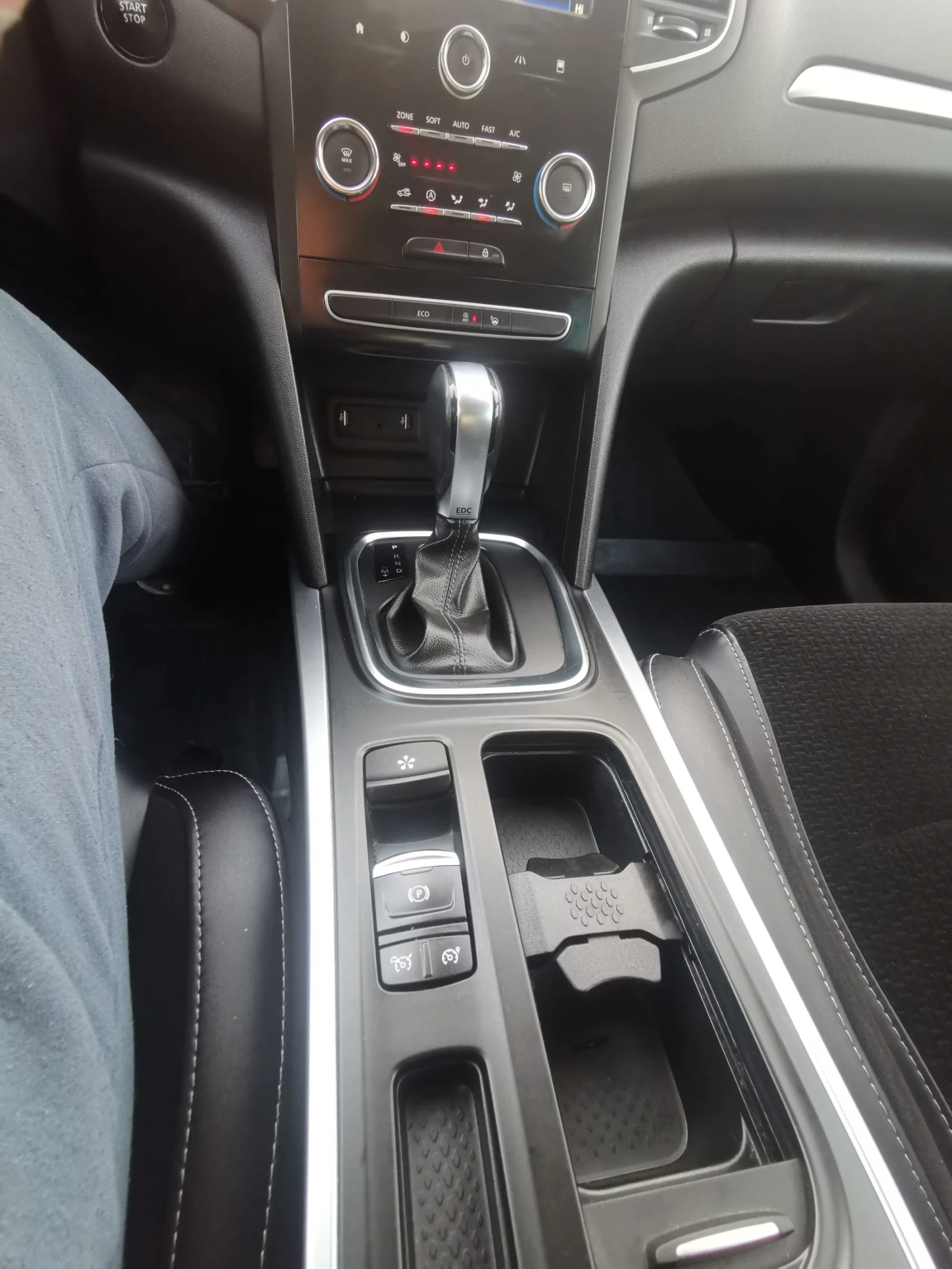 Renault Megane, снимка 11 - Автомобили и джипове - 54706504