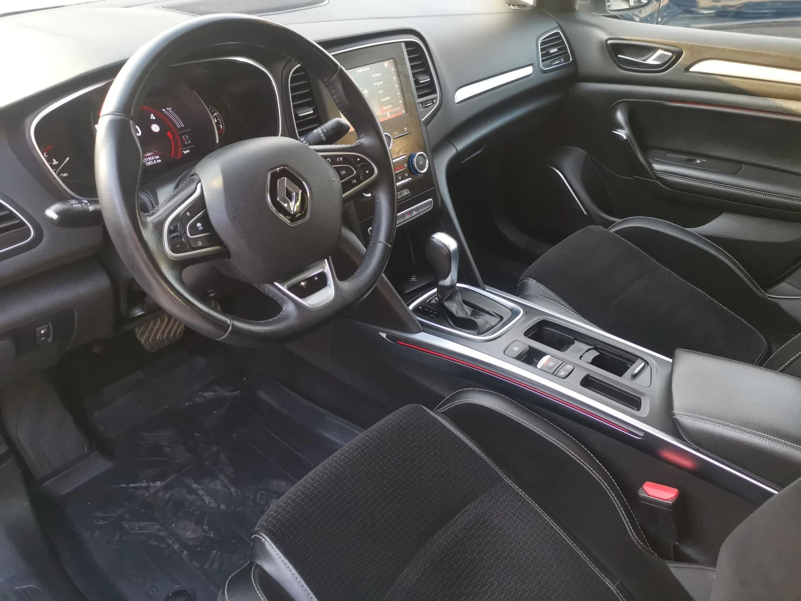 Renault Megane, снимка 8 - Автомобили и джипове - 54706504