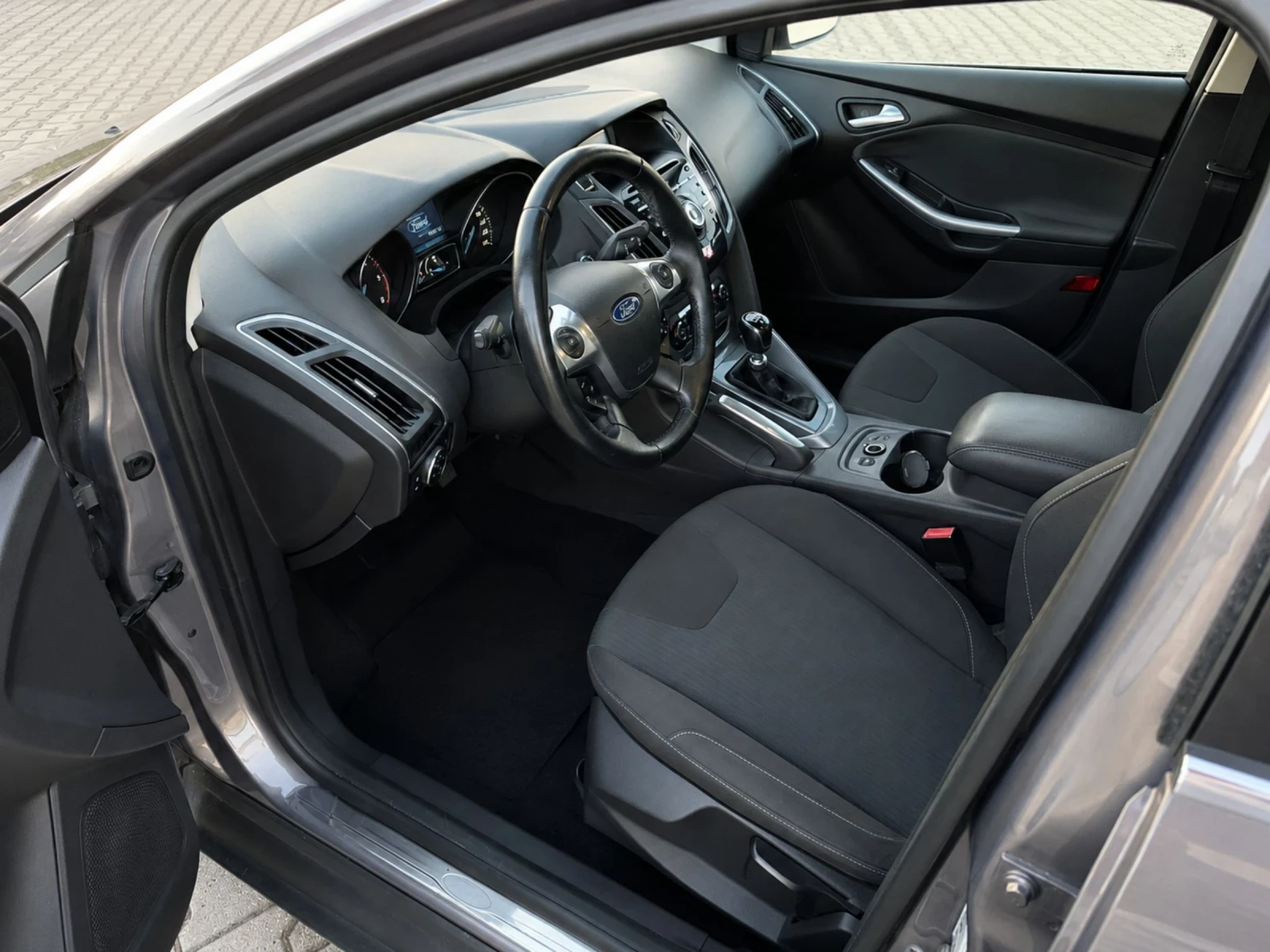 Ford Focus Titanium 1.6 TDCi, снимка 9 - Автомобили и джипове - 54861162