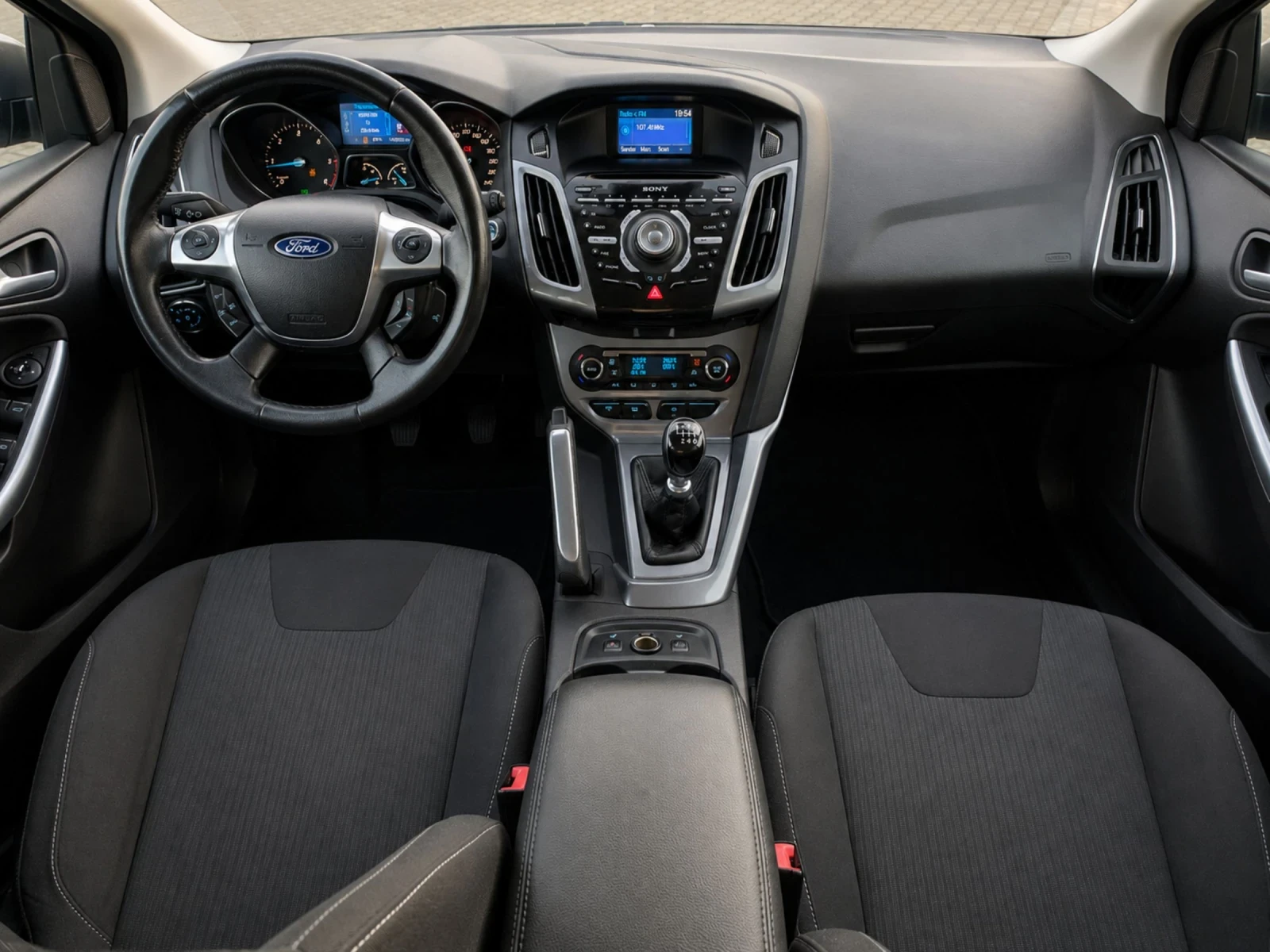 Ford Focus Titanium 1.6 TDCi, снимка 10 - Автомобили и джипове - 54861162