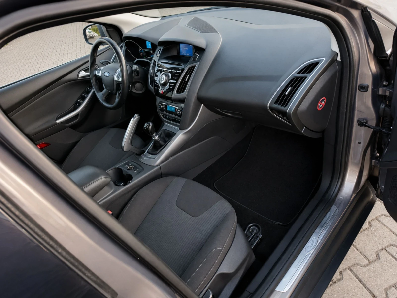 Ford Focus Titanium 1.6 TDCi, снимка 11 - Автомобили и джипове - 54861162