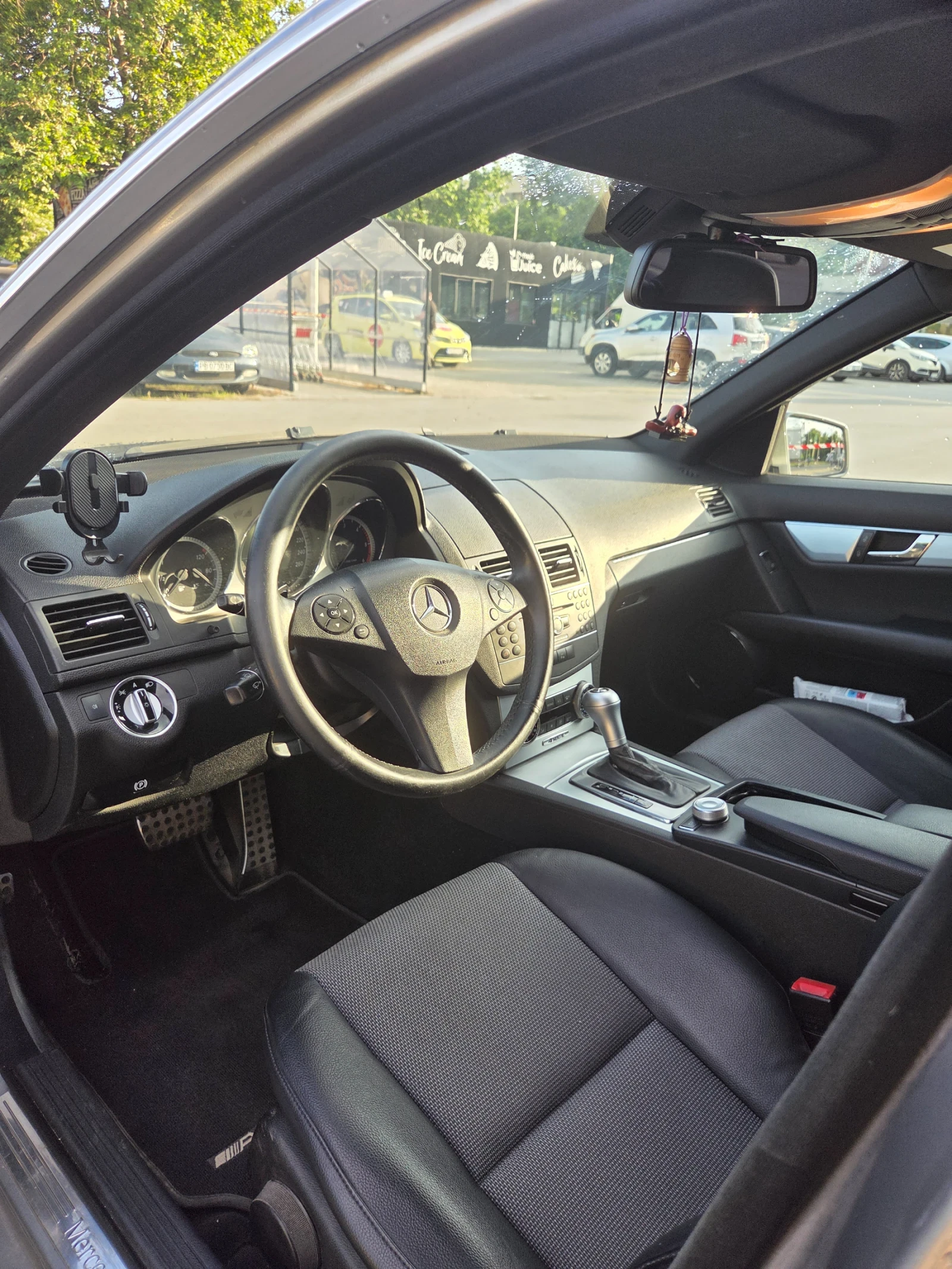 Mercedes-Benz C 250 4MATIC* AMG, снимка 9 - Автомобили и джипове - 55509049