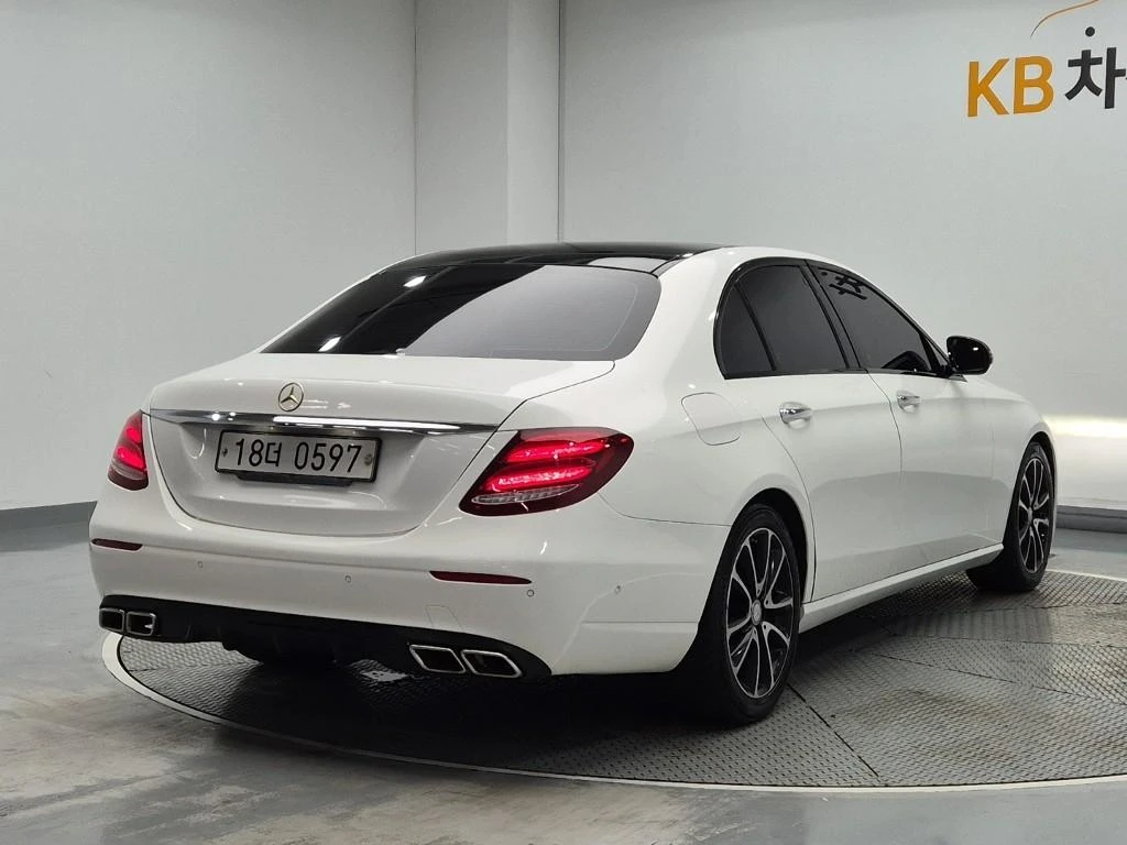 Mercedes-Benz E 300 * AMG LINE* FULL MAX * КРАЙНА ЦЕНА* , снимка 4 - Автомобили и джипове - 55955610