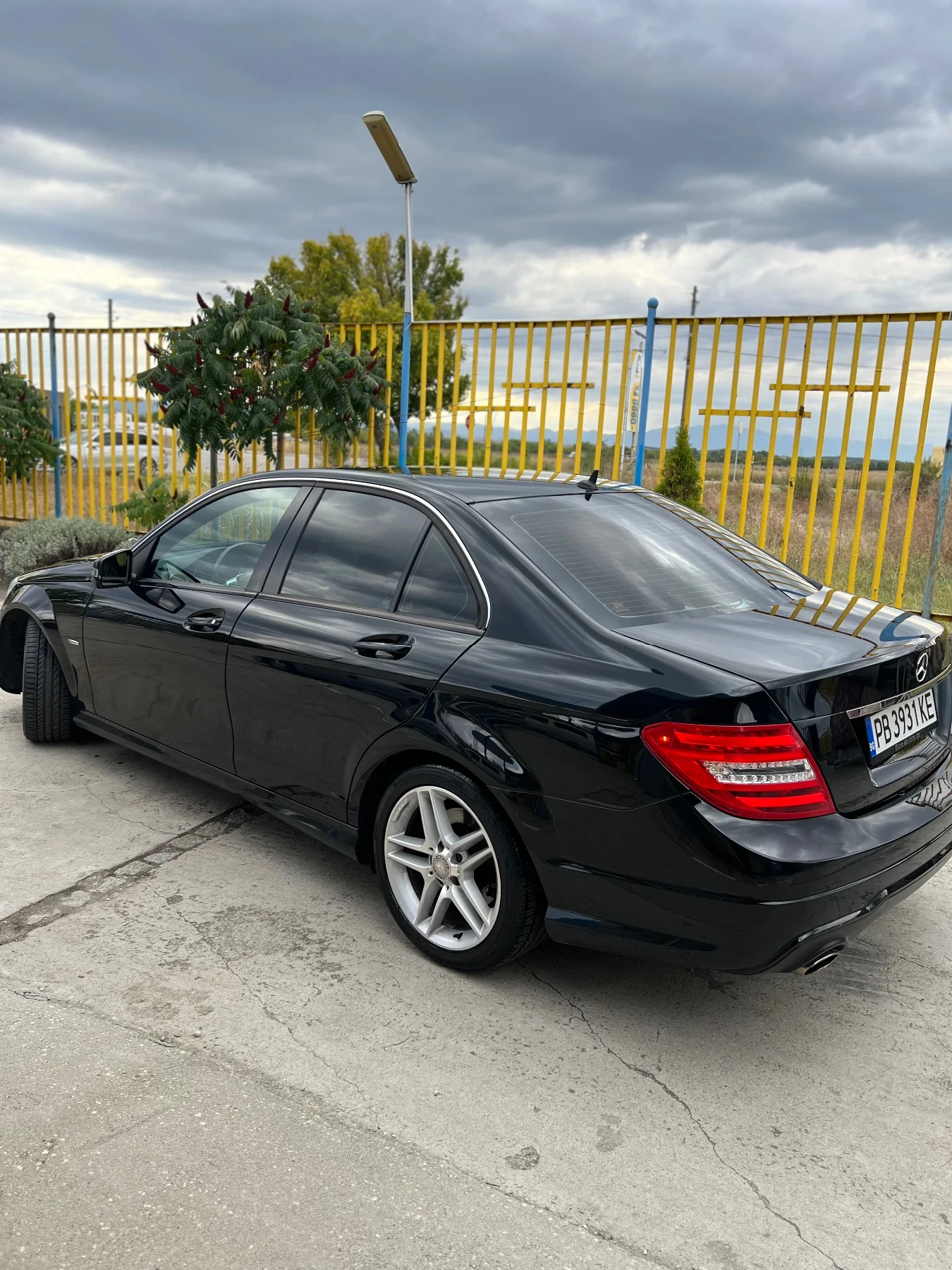 Mercedes-Benz C 180, снимка 2 - Автомобили и джипове - 56563408