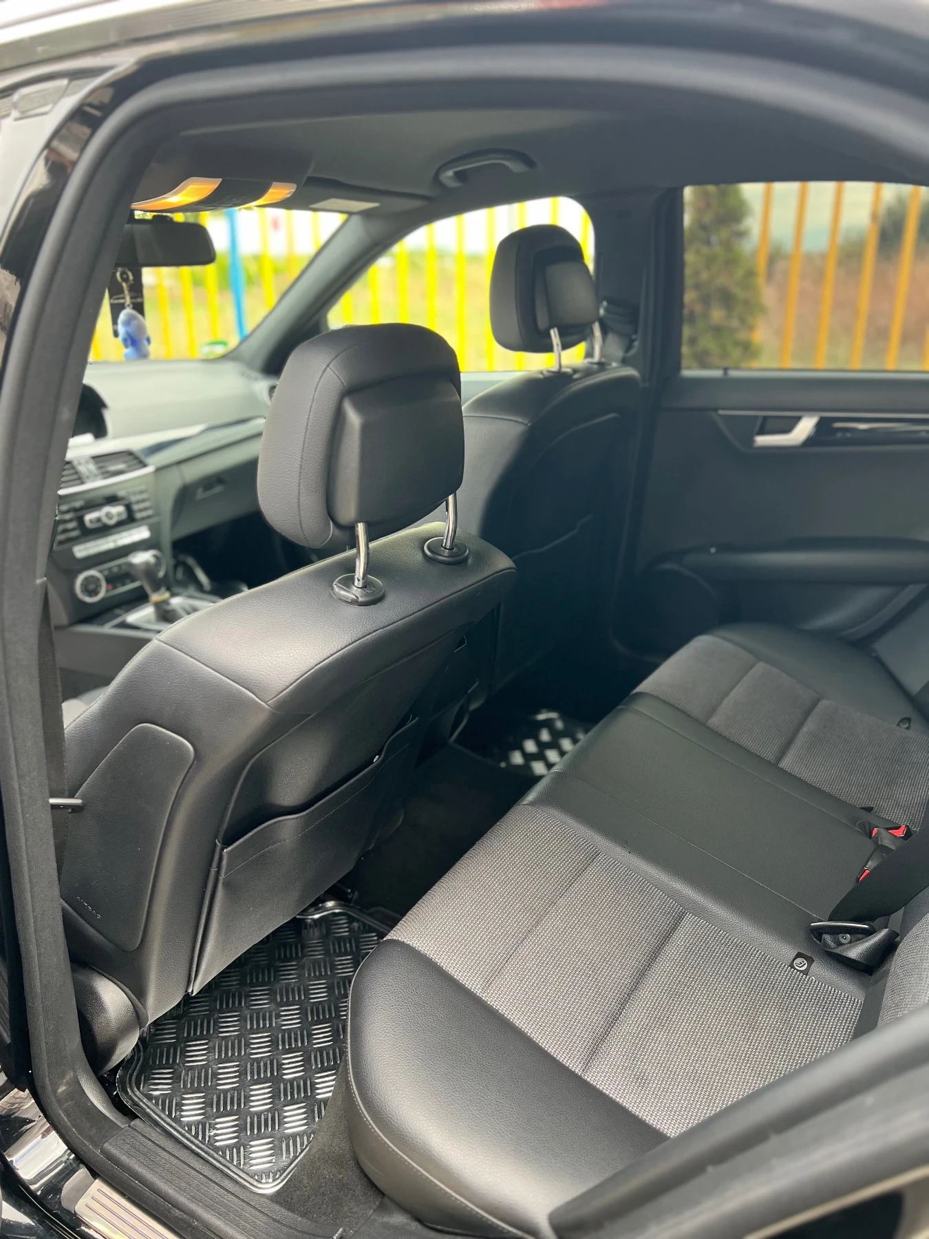 Mercedes-Benz C 180, снимка 5 - Автомобили и джипове - 56563408