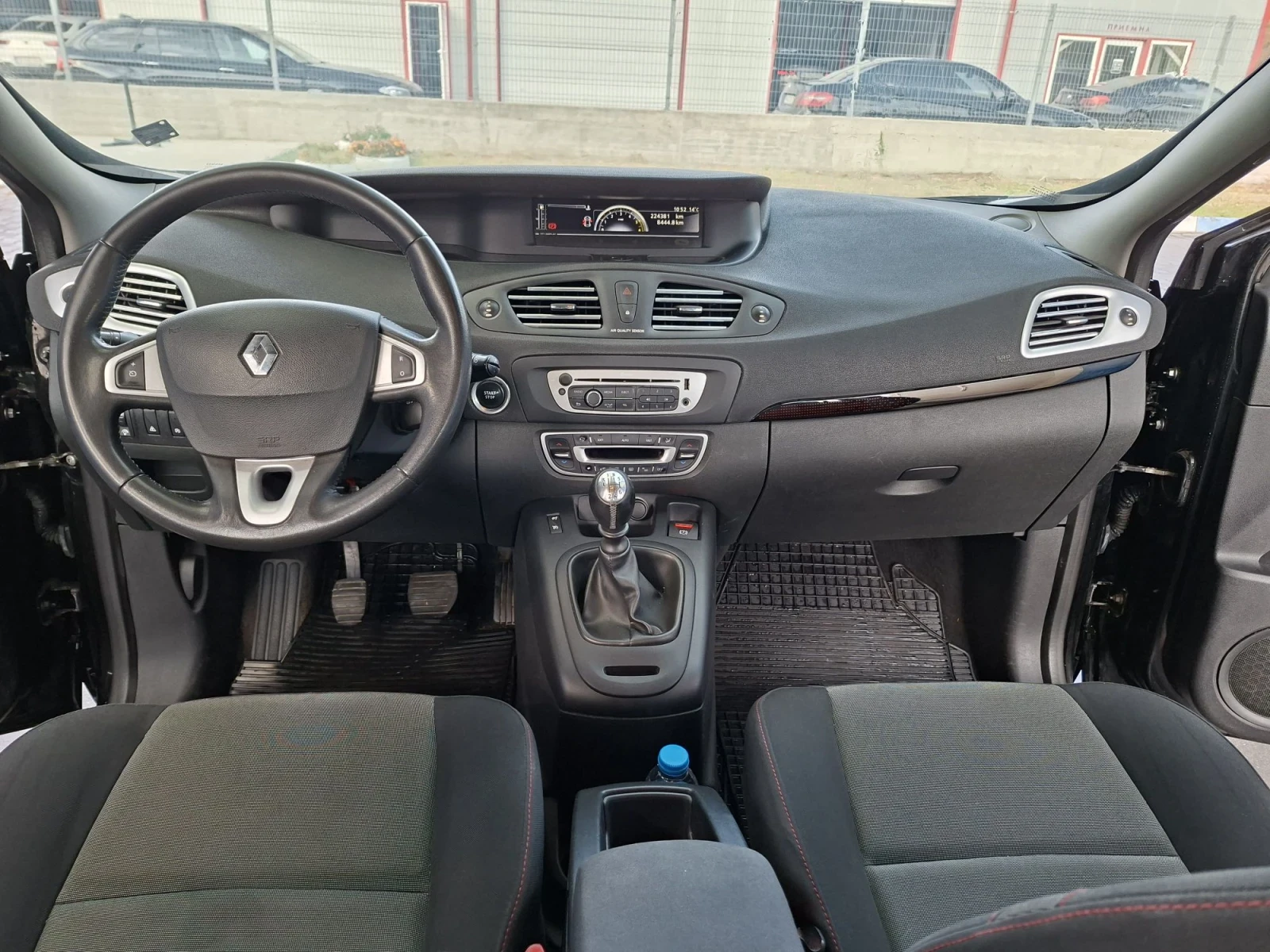 Renault Scenic 1.5dci , снимка 9 - Автомобили и джипове - 56614881