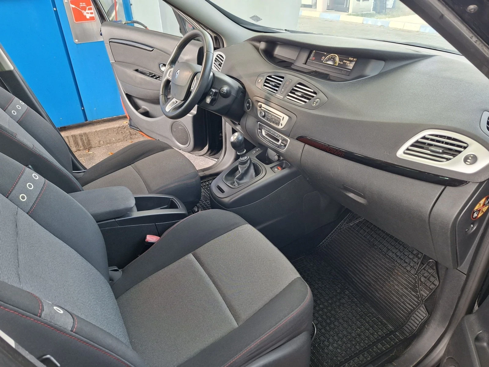 Renault Scenic 1.5dci , снимка 11 - Автомобили и джипове - 56614881