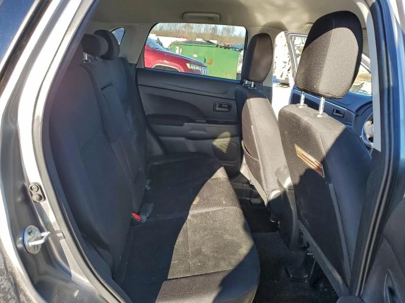 Mitsubishi Outlander 2.0L 4 Front-wheel Drive, снимка 3 - Автомобили и джипове - 52906384