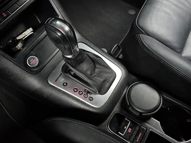 VW Tiguan 2.0 TDI, снимка 9 - Автомобили и джипове - 54302768