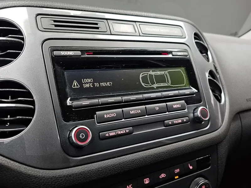 VW Tiguan 2.0 TDI, снимка 15 - Автомобили и джипове - 54302768