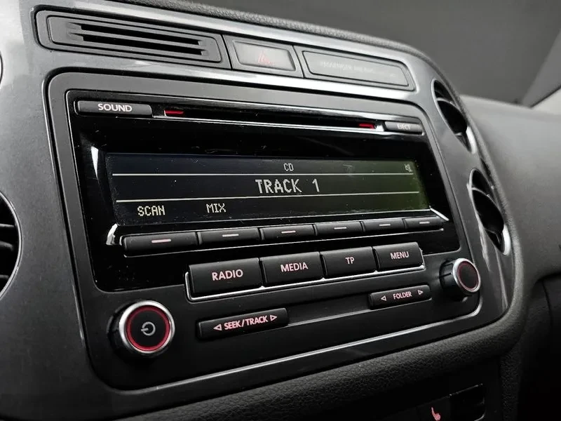 VW Tiguan 2.0 TDI, снимка 14 - Автомобили и джипове - 54302768