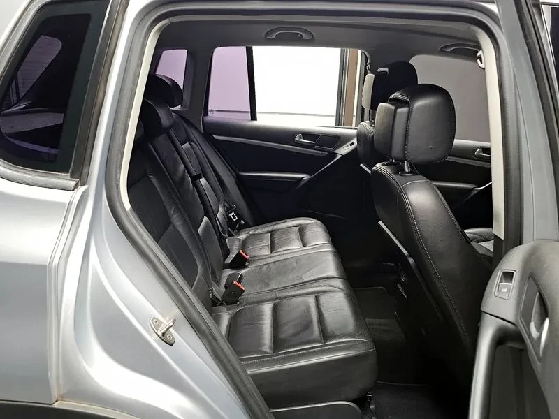 VW Tiguan 2.0 TDI, снимка 10 - Автомобили и джипове - 54302768