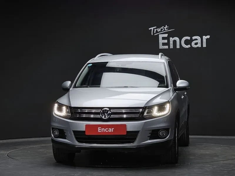 VW Tiguan 2.0 TDI, снимка 3 - Автомобили и джипове - 54302768