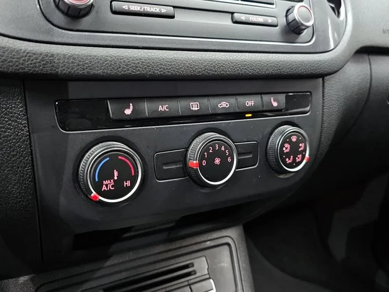 VW Tiguan 2.0 TDI, снимка 16 - Автомобили и джипове - 54302768