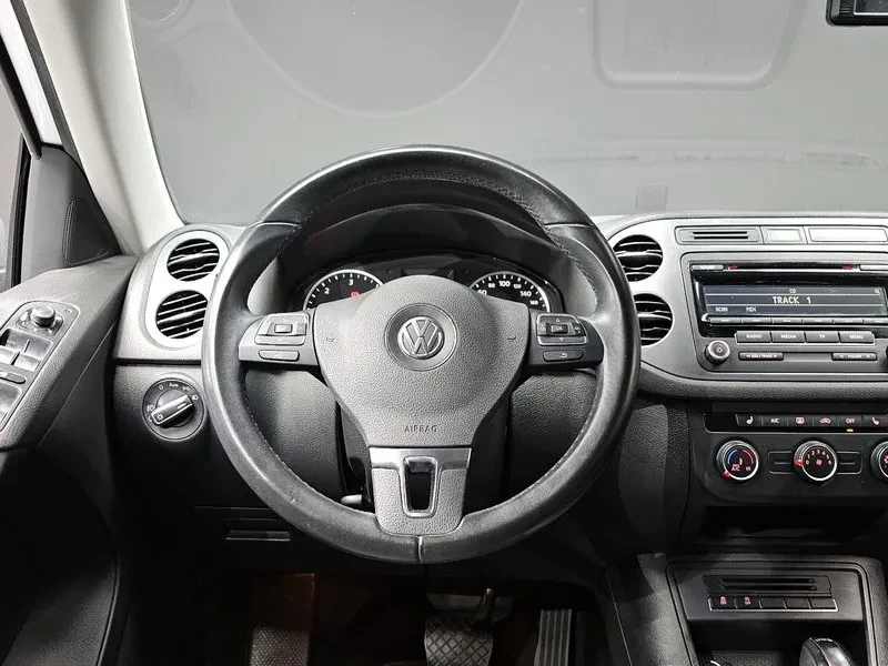 VW Tiguan 2.0 TDI, снимка 13 - Автомобили и джипове - 54302768