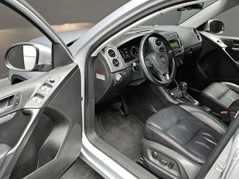 VW Tiguan 2.0 TDI, снимка 12 - Автомобили и джипове - 54302768
