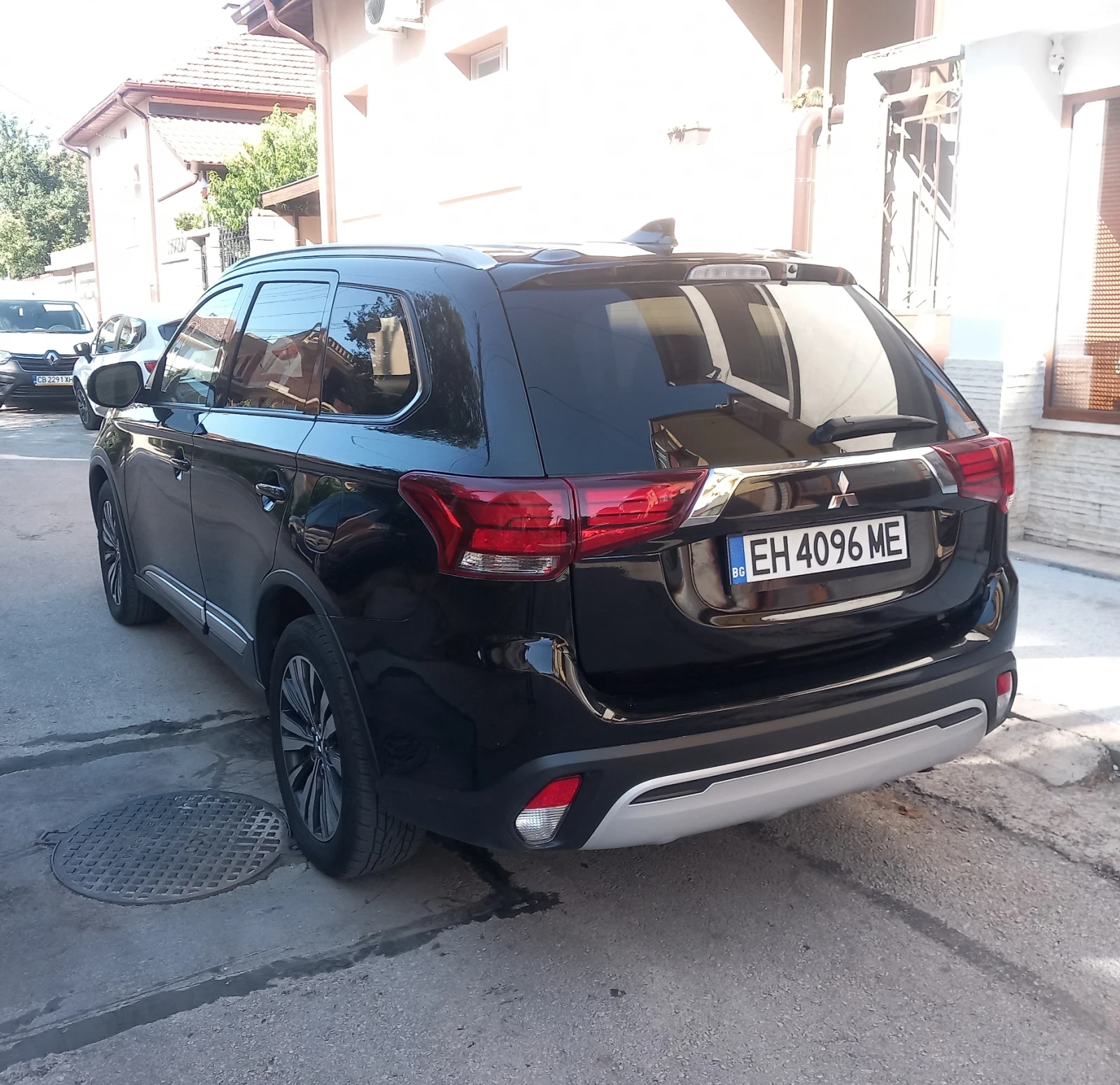 Mitsubishi Outlander 2.4SPECIAL EDITION 4X4 КОЖА С АЛКАНТАРА 7МЕСТА  - изображение 6