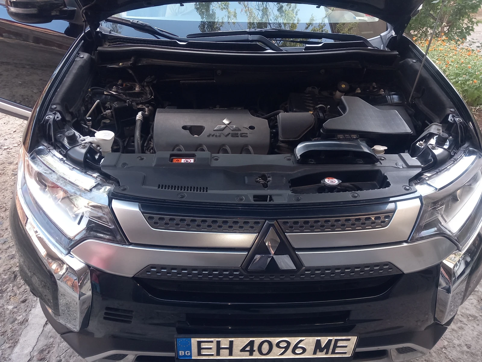 Mitsubishi Outlander 2.4SPECIAL EDITION 4X4 КОЖА С АЛКАНТАРА 7МЕСТА  - изображение 8