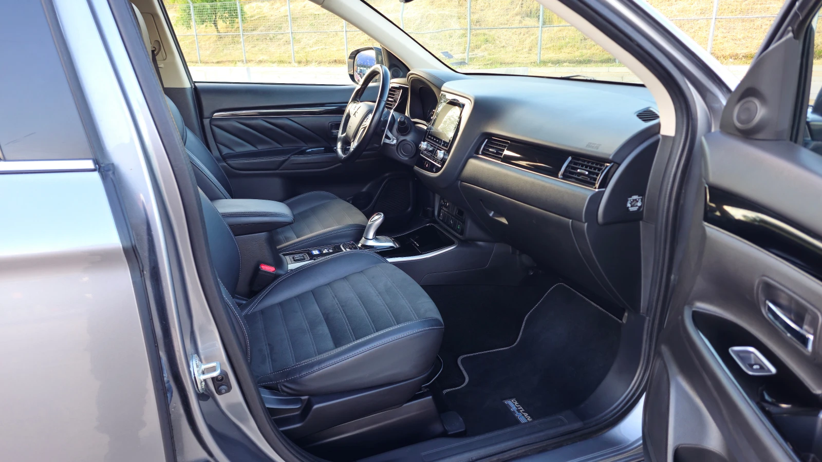 Mitsubishi Outlander, снимка 15 - Автомобили и джипове - 54943992
