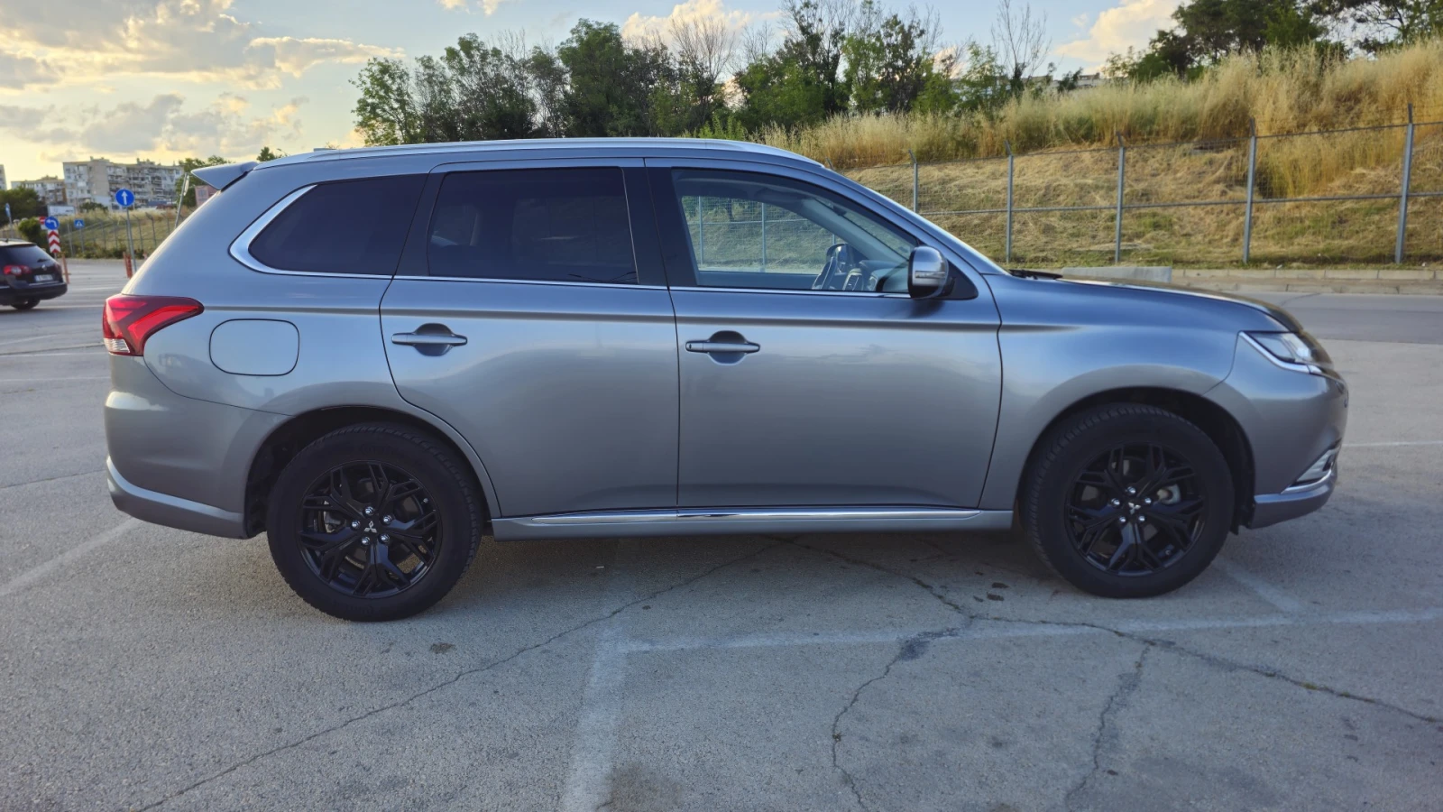 Mitsubishi Outlander, снимка 4 - Автомобили и джипове - 54943992