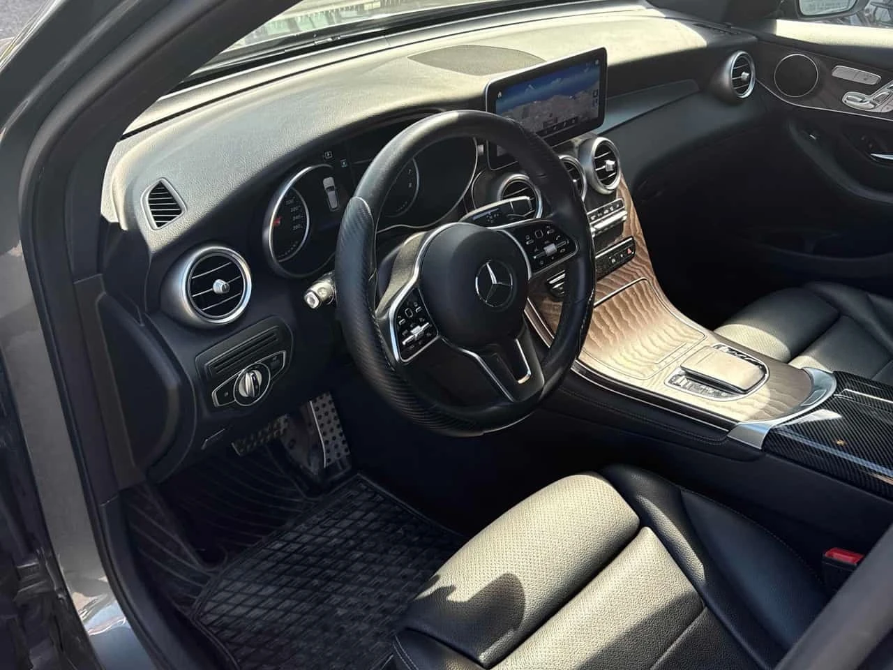Mercedes-Benz GLC 300 * CARFAX * ОПЦИЯ ЗА ФИНАНСИРАНЕ, снимка 5 - Автомобили и джипове - 55777878