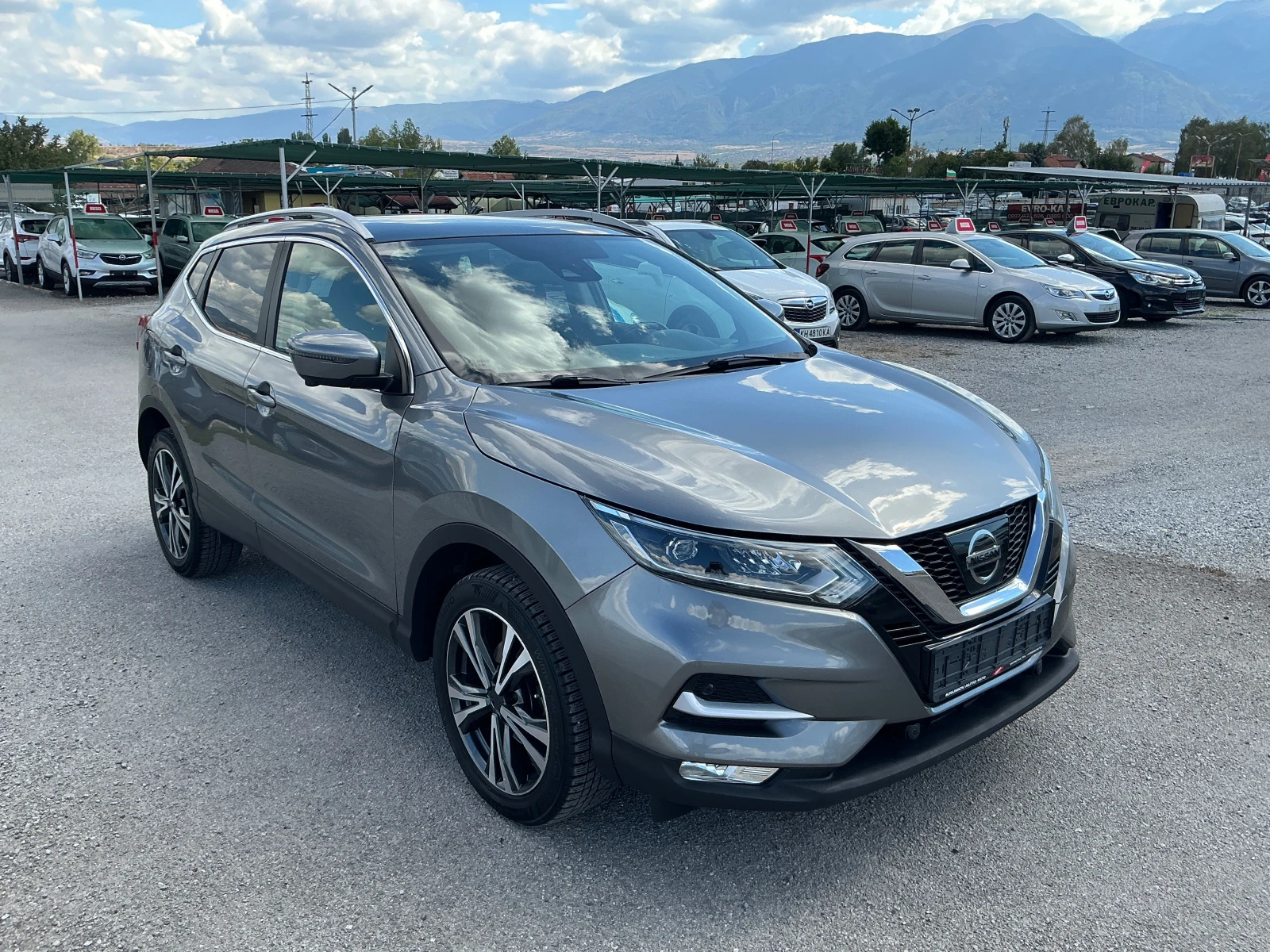 Nissan Qashqai 1.6 DCI, снимка 2 - Автомобили и джипове - 56261321