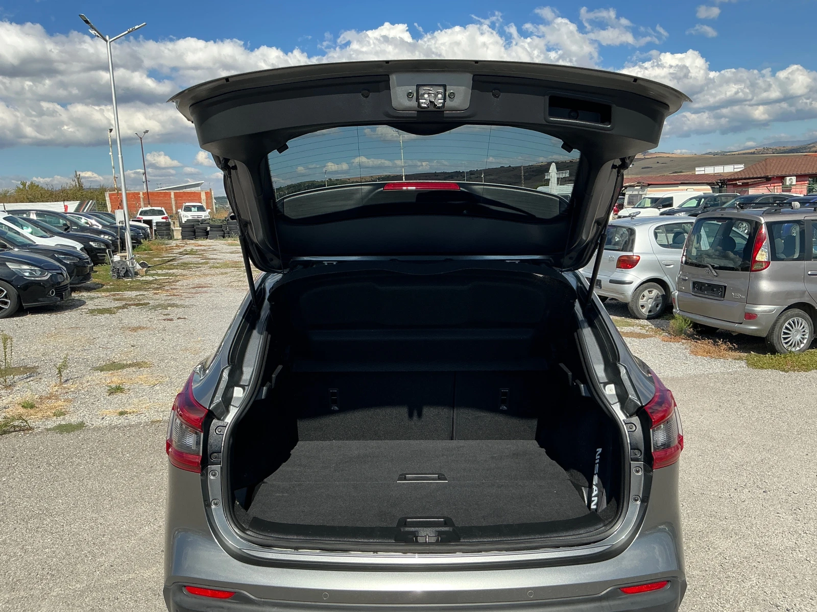 Nissan Qashqai 1.6 DCI, снимка 10 - Автомобили и джипове - 56261321