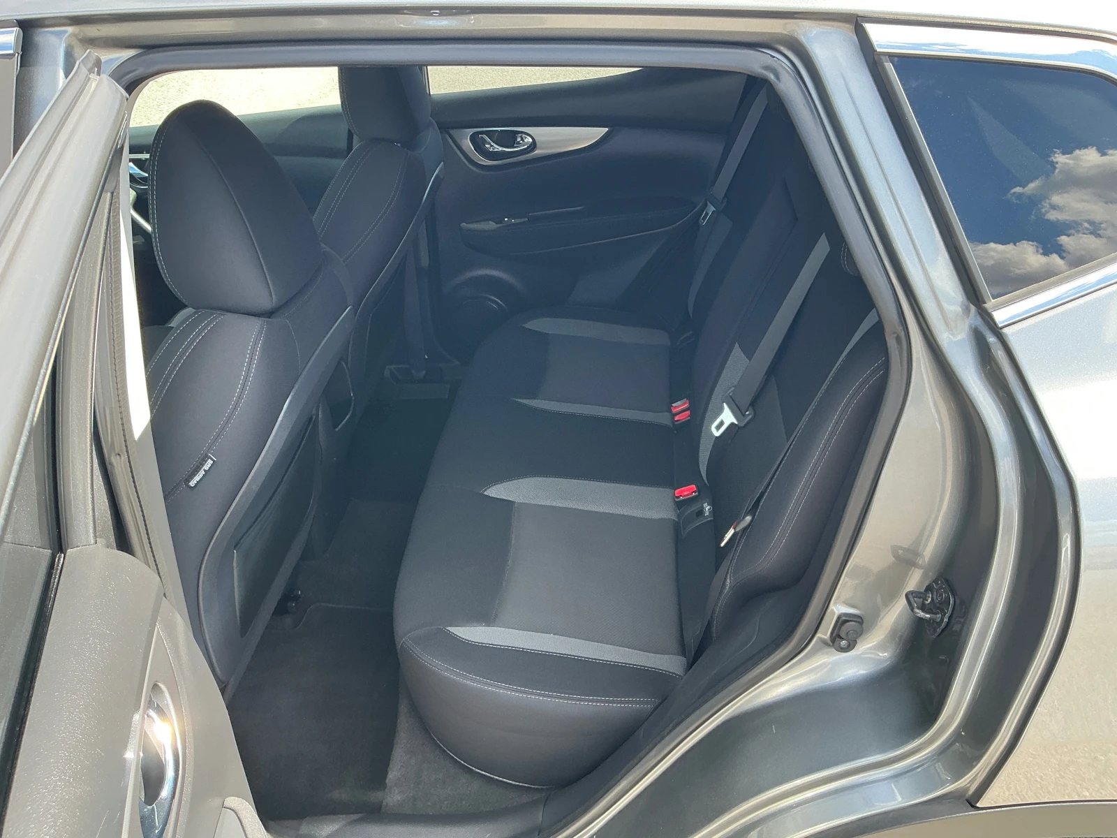 Nissan Qashqai 1.6 DCI, снимка 15 - Автомобили и джипове - 56261321