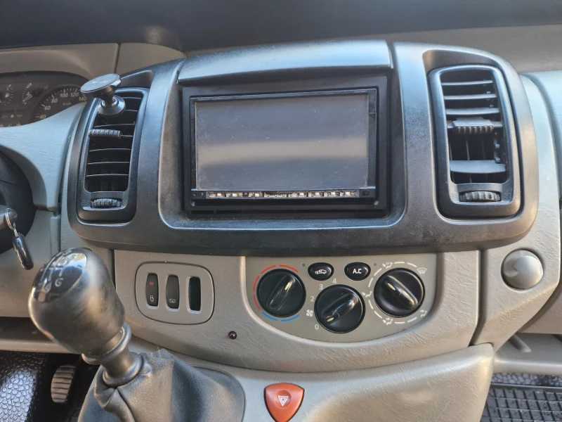 Renault Trafic 1.9 DCI, снимка 9 - Бусове и автобуси - 48586413