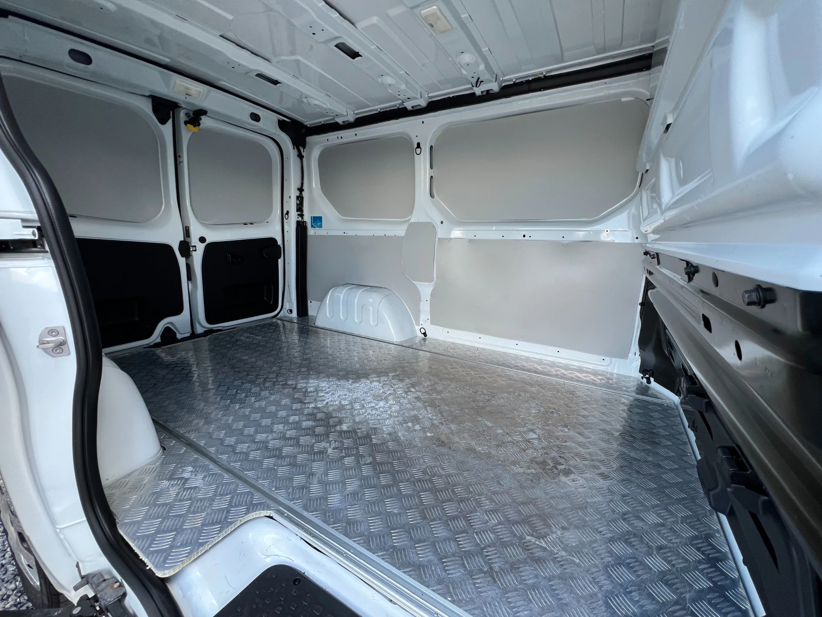 Nissan NV300 2.0DCi 145k.c./Серв. история/160334км./3-МЕСТЕН/, снимка 12 - Бусове и автобуси - 54717399